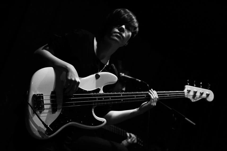 Nat González bajista / profesora de bajo